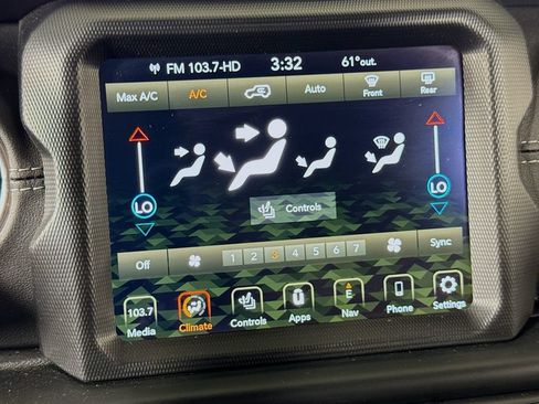 Used 2023 Jeep Wrangler Unlimited Sahara w/ Cold Weather Group AWD/4WD image 33