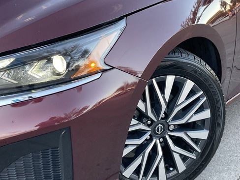 Used 2025 Nissan Altima 2.5 SV image 8