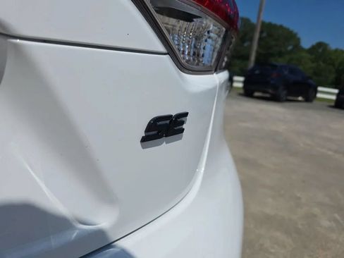 Used 2021 Toyota Corolla SE FWD image 11