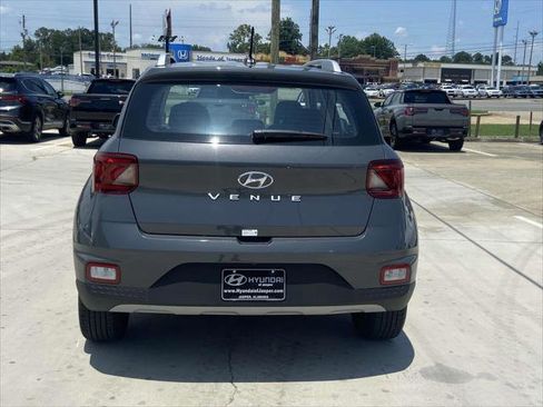 New 2025 Hyundai Venue SEL image 3