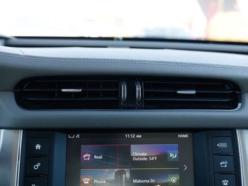 Used 2017 Jaguar XF Prestige image 36