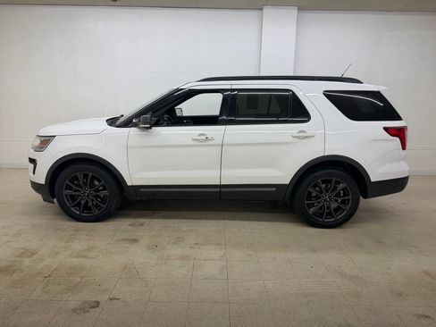 Used 2018 Ford Explorer XLT w/ Equipment Group 202A FWD image 2