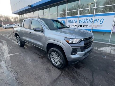 Used 2024 Chevrolet Colorado LT w/ LT Convenience Package image 2