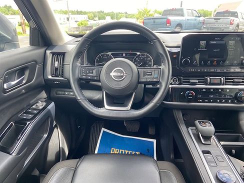 Used 2023 Nissan Pathfinder SL w/ Lighting Package (N92) image 13