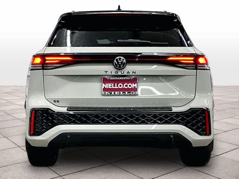 New 2026 Volkswagen Tiguan SE R-Line AWD/4WD image 4