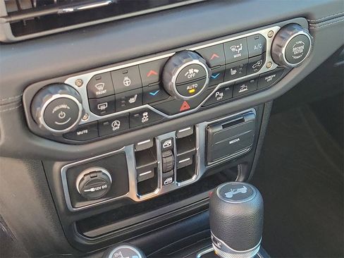 Used 2025 Jeep Wrangler Sahara w/ Safety Group image 24
