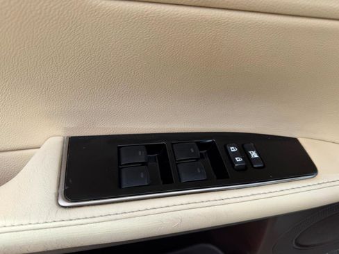 Used 2016 Lexus ES 350 w/ Premium Package w/Wood Trim FWD image 13