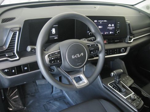 Certified 2023 Kia Sportage LX image 8