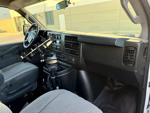 Used 2021 Chevrolet Express 2500 RWD image 21