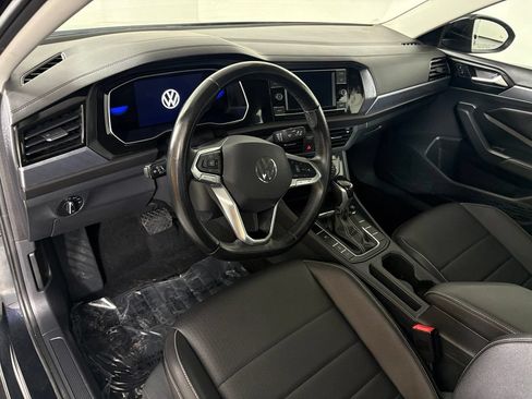Used 2024 Volkswagen Jetta SE FWD image 17