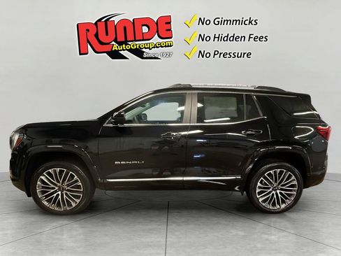 New 2026 GMC Terrain Denali w/ LPO, Black Badging Package image 3