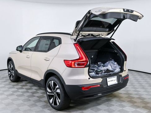 Used 2026 Volvo XC40 B4 Plus w/ Protection Package Premier FWD image 33
