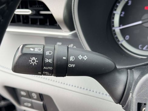 Used 2023 Toyota Highlander LE FWD image 13