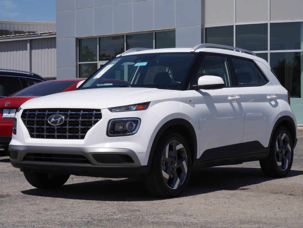 Used 2025 Hyundai Venue SEL FWD image 5