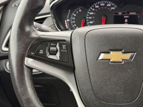 Used 2018 Chevrolet Trax LT w/ Sun & Sound Package image 24