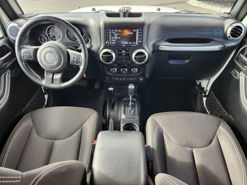 Used 2018 Jeep Wrangler Unlimited Sahara image 2