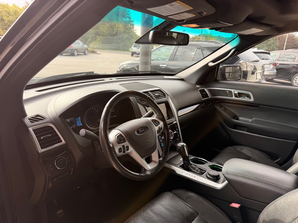 Used 2014 Ford Explorer Limited w/ Equipment Group 302A AWD/4WD image 9