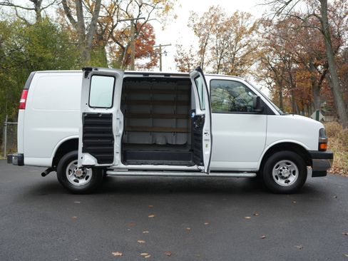 Used 2023 Chevrolet Express 2500 w/ Driver Convenience Package image 12
