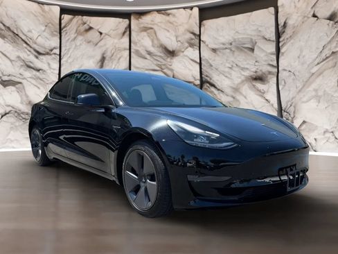 Used 2022 Tesla Model 3 RWD image 3