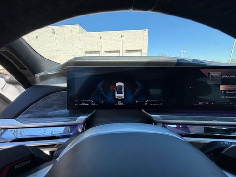 Used 2024 BMW 760i xDrive w/ Executive Package image 19