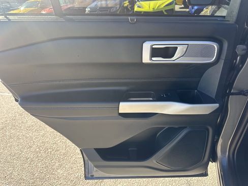 Used 2021 Ford Explorer Limited w/ Hybrid Equipment Group 310A image 31