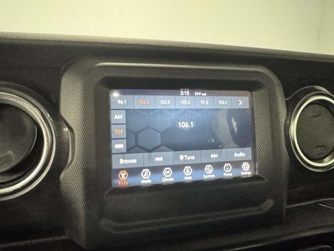 Used 2021 Jeep Wrangler Unlimited Sahara AWD/4WD image 26