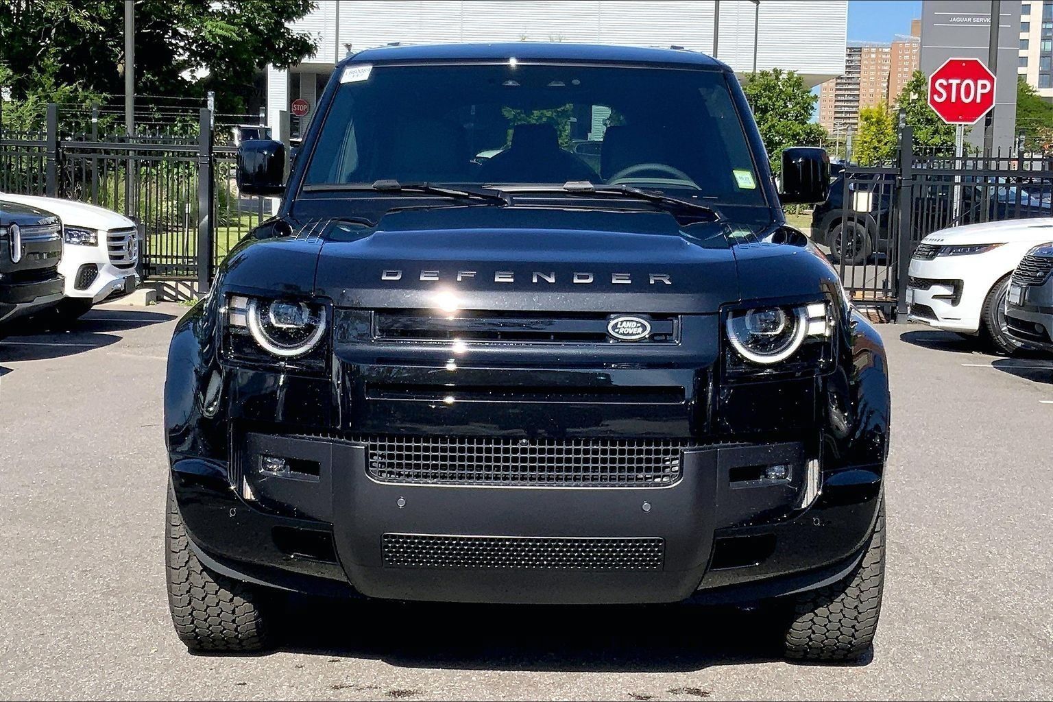 New 2026 Land Rover Defender 110 X-Dynamic SE AWD/4WD image 3