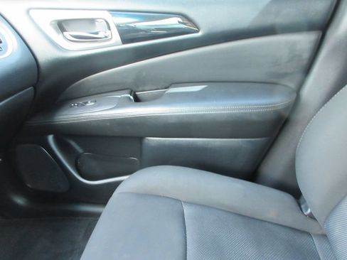 Used 2020 Nissan Pathfinder SV AWD/4WD image 30