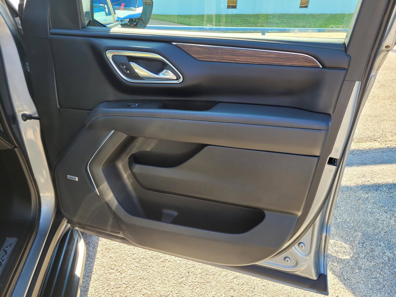 Used 2023 Chevrolet Suburban High Country AWD/4WD image 9