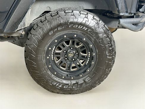 Used 2015 Jeep Wrangler Unlimited Sahara w/ Connectivity Group AWD/4WD image 11