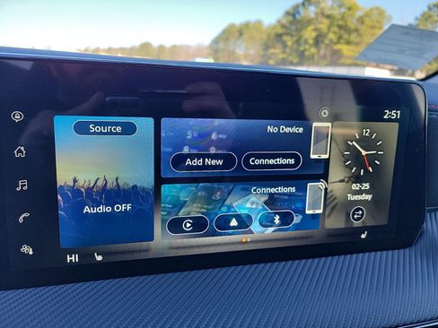 New 2025 Nissan Kicks SR w/ SR Premium Package FWD image 22