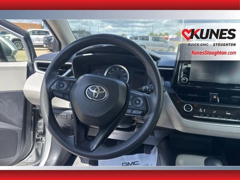 Used 2022 Toyota Corolla LE FWD image 38