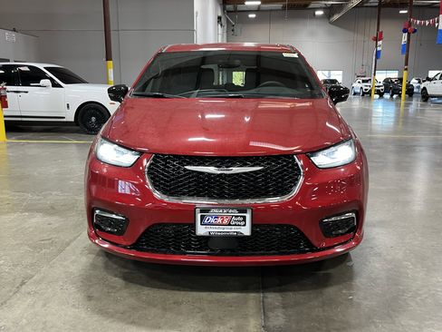 New 2026 Chrysler Pacifica Select AWD/4WD image 8