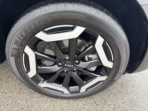 Used 2023 Kia Telluride EX w/ EX Captain's Chair Package image 9