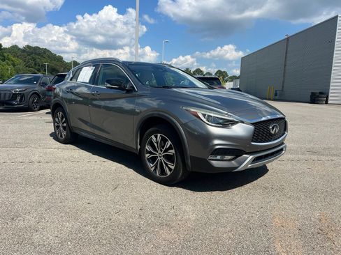 Used 2017 INFINITI QX30 Premium w/ Technology Package AWD/4WD image 3