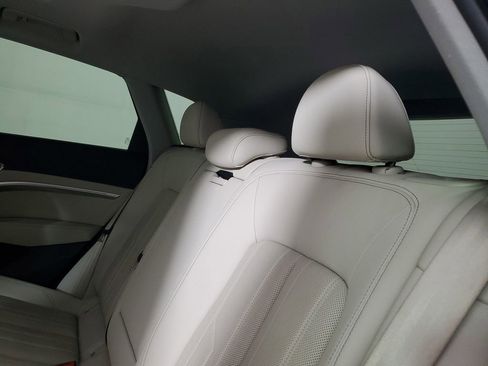 Used 2022 Audi e-tron Premium Plus w/ Premium Plus Package image 13