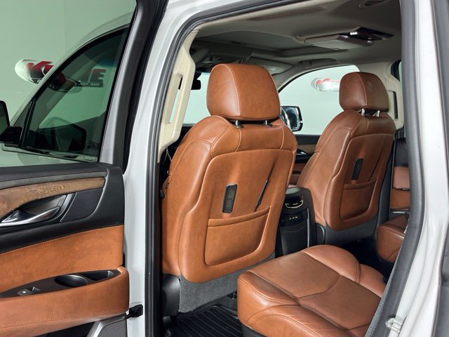 Used 2018 Cadillac Escalade Luxury AWD/4WD image 27