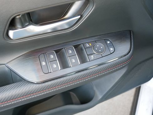 Used 2025 Nissan Kicks SR image 19