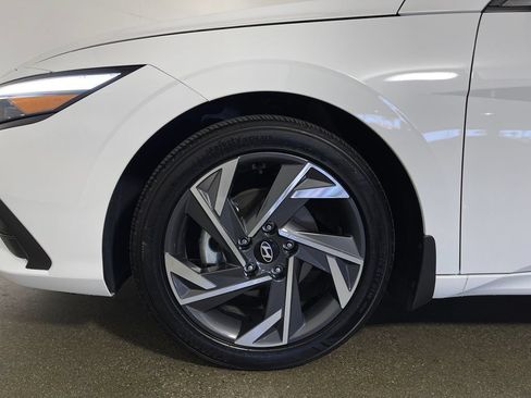Certified 2025 Hyundai Elantra Sport FWD image 11