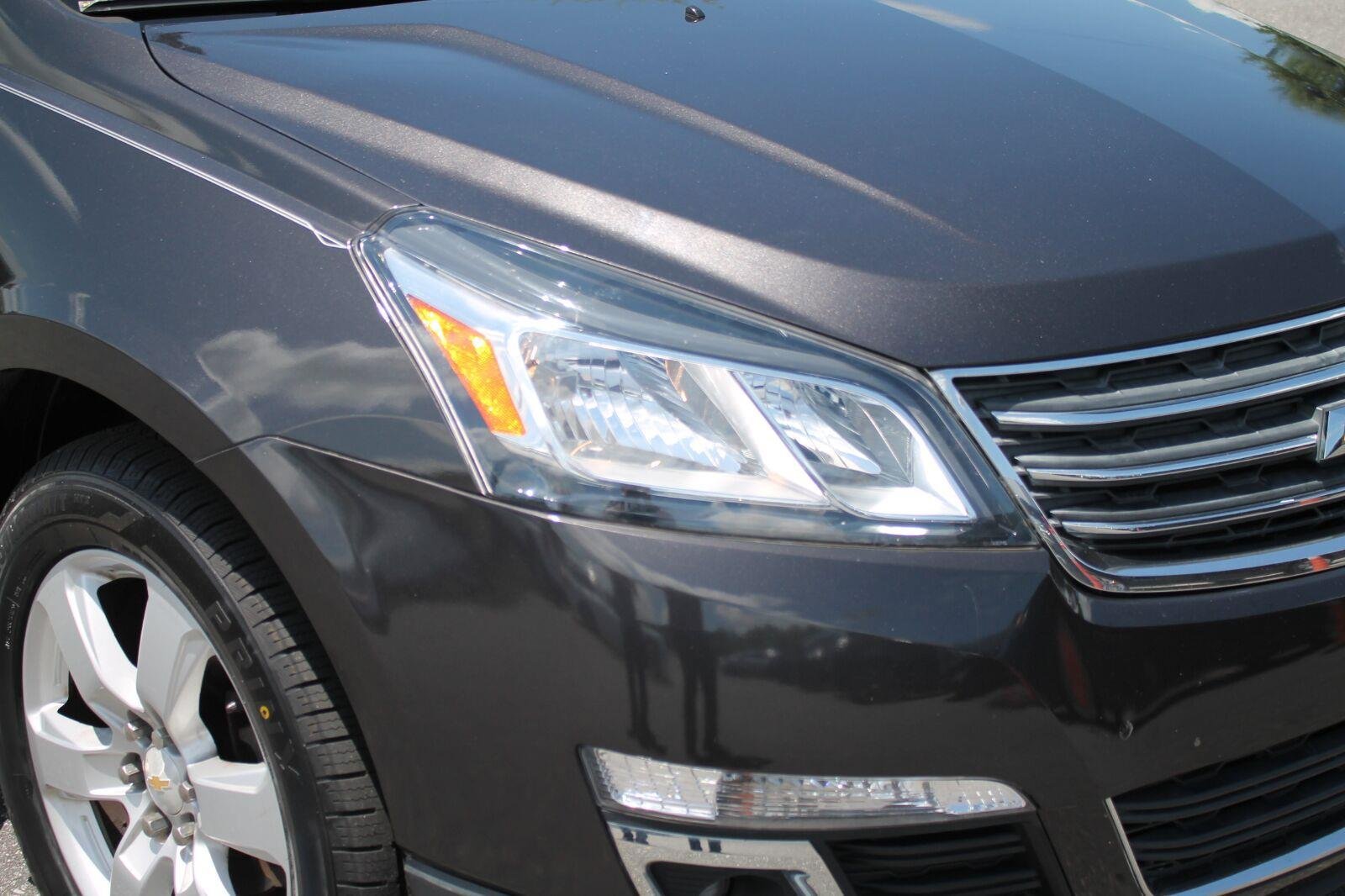 Used 2016 Chevrolet Traverse LT w/ Style and Technology Package FWD image 10