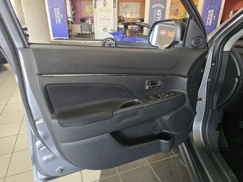 Used 2025 Mitsubishi Outlander Sport ES AWD/4WD image 7