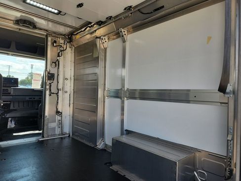 Used 2024 Chevrolet Brightdrop 400 w/ Commercial Equipment Package AWD/4WD image 16