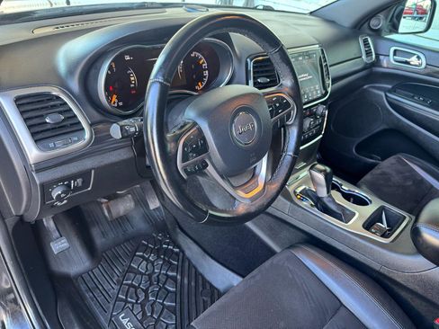 Used 2021 Jeep Grand Cherokee Laredo X AWD/4WD image 12