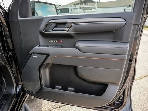 Used 2025 GMC Sierra 1500 AT4 w/ Technology Package AWD/4WD image 21
