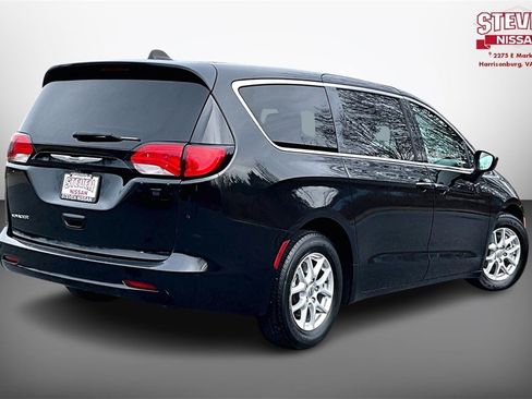Used 2022 Chrysler Voyager LX image 6