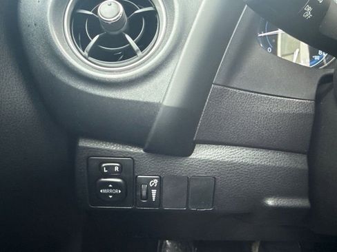 Used 2018 Toyota Corolla XSE image 28