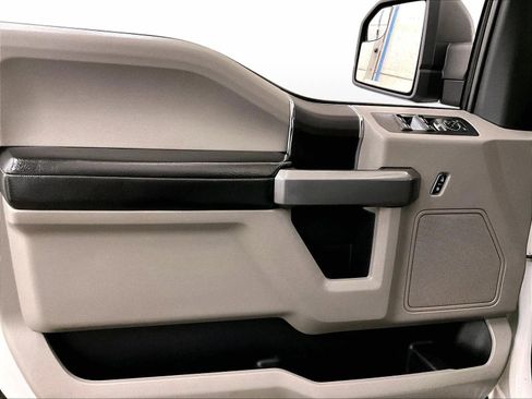 Used 2016 Ford F150 XLT image 23