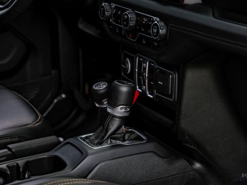 Used 2024 Jeep Gladiator Sport image 48