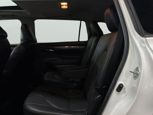 Used 2023 Toyota Highlander Limited AWD/4WD image 25