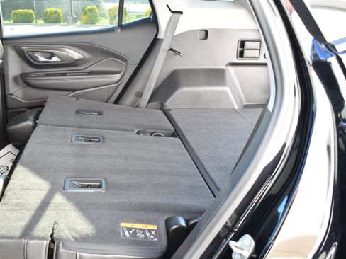 Used 2024 GMC Terrain SLT image 9